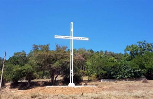 Σταυρός 12 μέτρων αναβλύζει Ορθοδοξία σε χωριό χωρίς ναό στη Βουλγαρία!