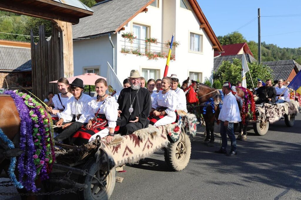 Episcopul Iustin, pelerin pe „Drumul Catedralelor de Lemn” din Maramureş