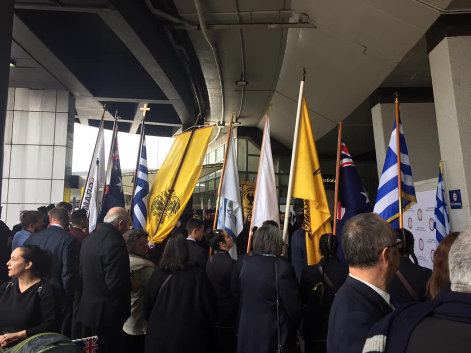 Συγκίνηση στο Αεροδρόμιο της Μελβούρνης κατά την άφιξη του Αρχιεπ. Αυστραλίας