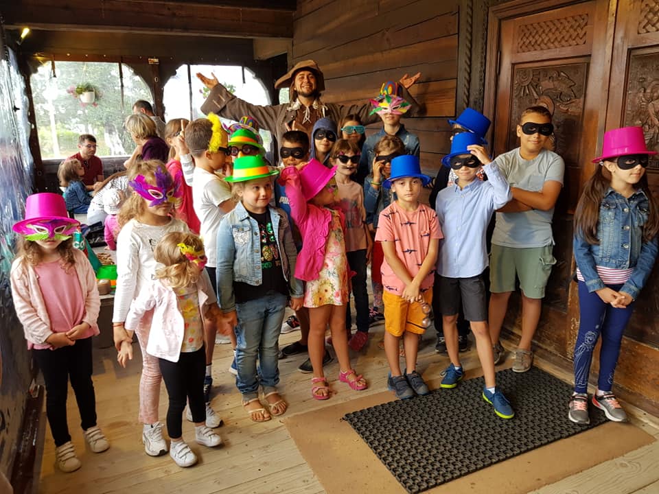 Biserica Sf. Mina din Constanța colectează și distribuie rechizite școlare pentru elevii din zece sate constănțene