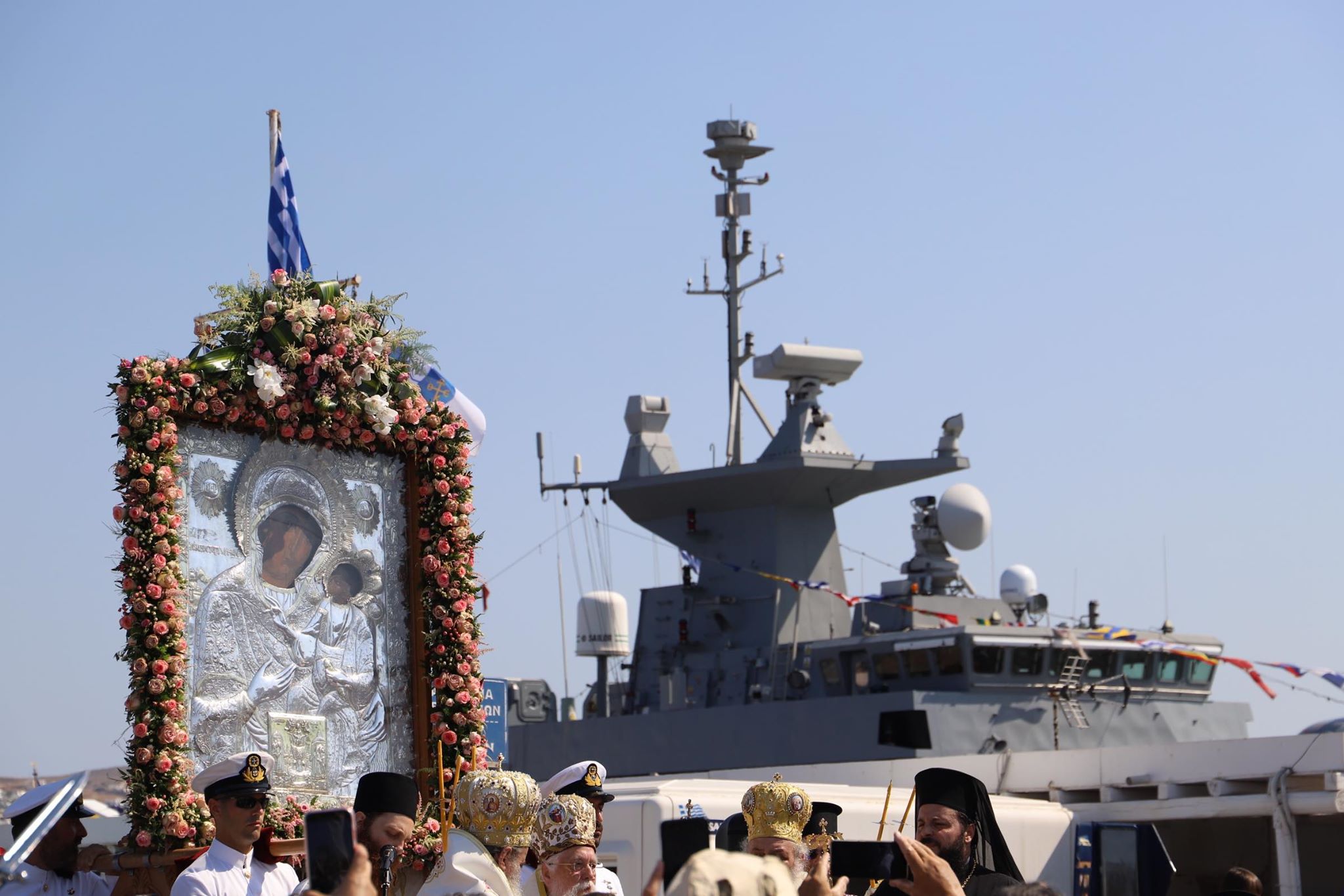 Όλη η Ελλάδα έκλεινε ευλαβικά το γόνυ στη χάρη της Παναγίας: Τήνος-Πάρος-Βέρμιο στο επίκεντρο των εορτασμών..ΕΙΚΟΝΕΣ