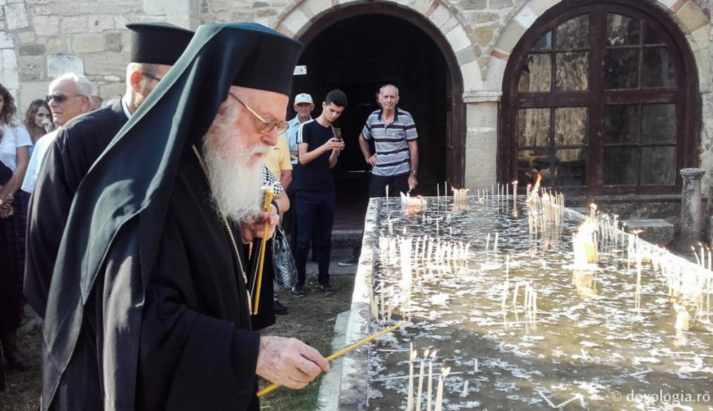 Foto) Hramul Sfântului Cosma Etolul 2019 – mănăstirea din Albania care adăpostește mormântul Sfântului