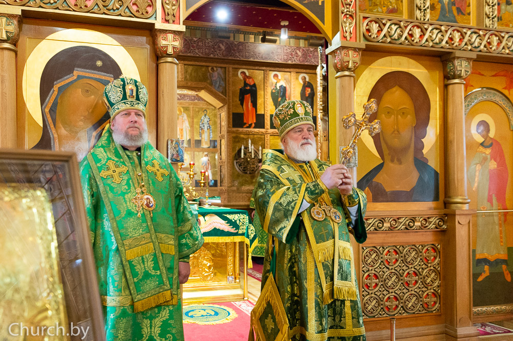 В день памяти преподобного Серафима Саровского Патриарший Экзарх совершил Литургию в Серафимовском приходе города Минска