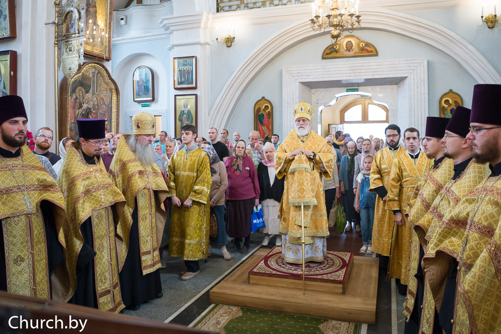 В канун Недели 8-й по Пятидесятнице митрополит Павел совершил всенощное бдение в Свято-Духовом кафедральном соборе города Минска