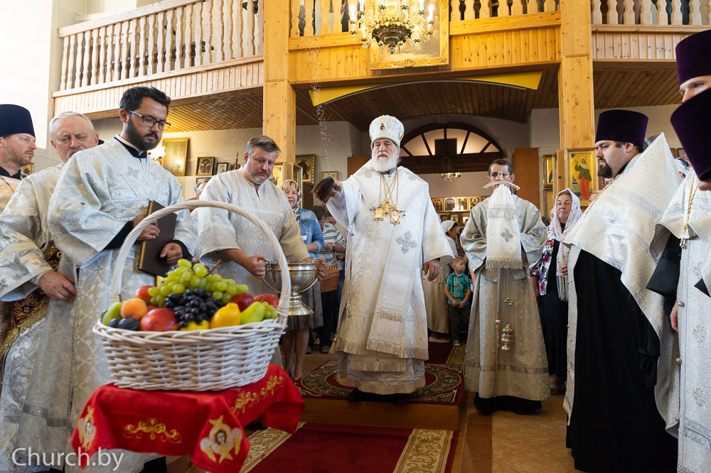 В канун праздника Преображения Господня Патриарший Экзарх совершил всенощное бдение в Преображенском кафедральном соборе города Заславля