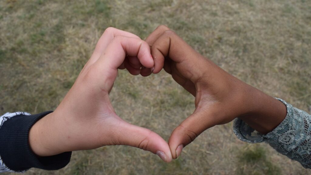 Departamentul Minorități al Arhiepiscopiei Iașilor: Tabără de vară pentru 100 de tineri romi, la Zmeu