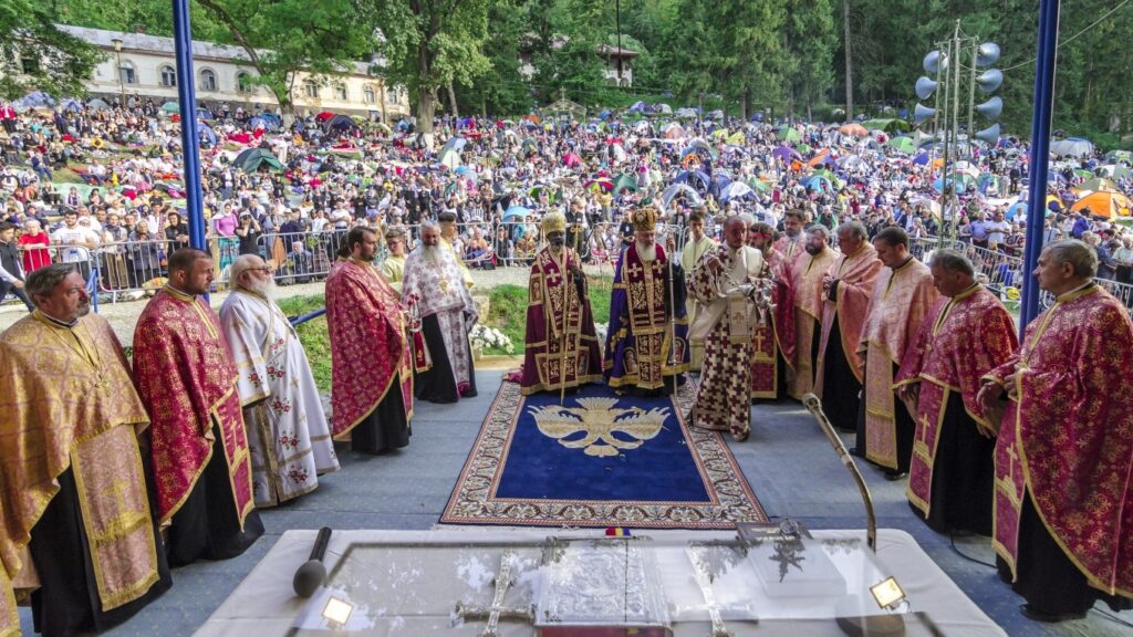 Mitropolitul Inochentie de Rwanda şi Burundi a primit cea mai înaltă distincţie a Mitropoliei Clujului