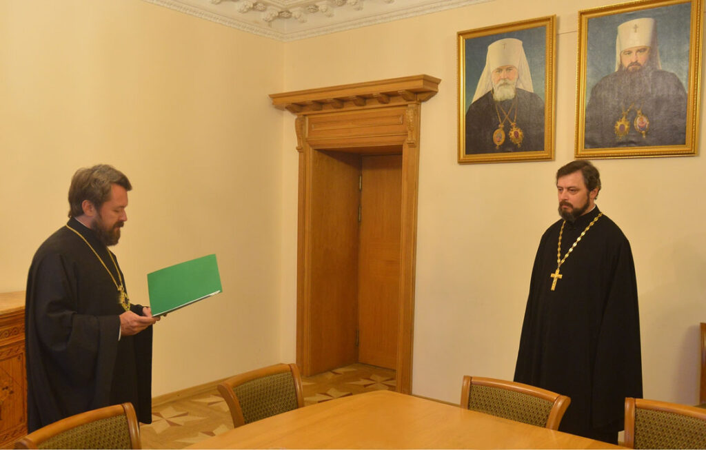 Митрополит Иларион поздравил протоиерея Игоря Якимчука с 20-летием работы в Отделе внешних церковных связей