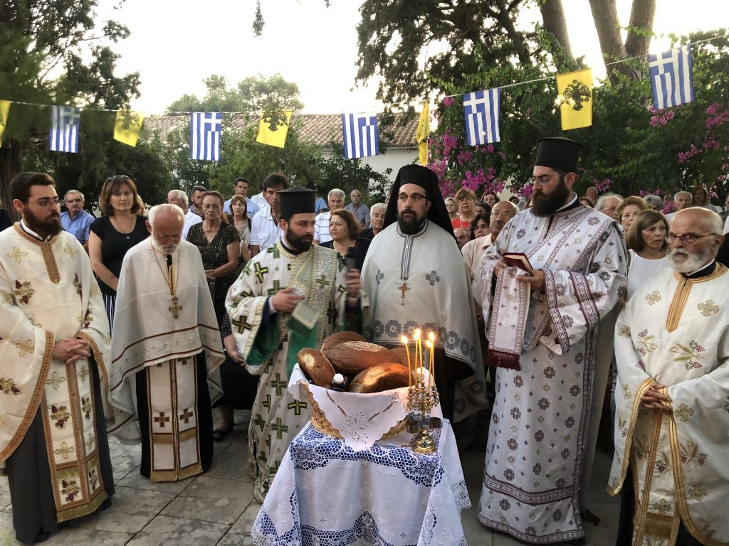 Πλήθη πιστών στην ιστορική γυναικεία Ιερά Μονή Κορακιών