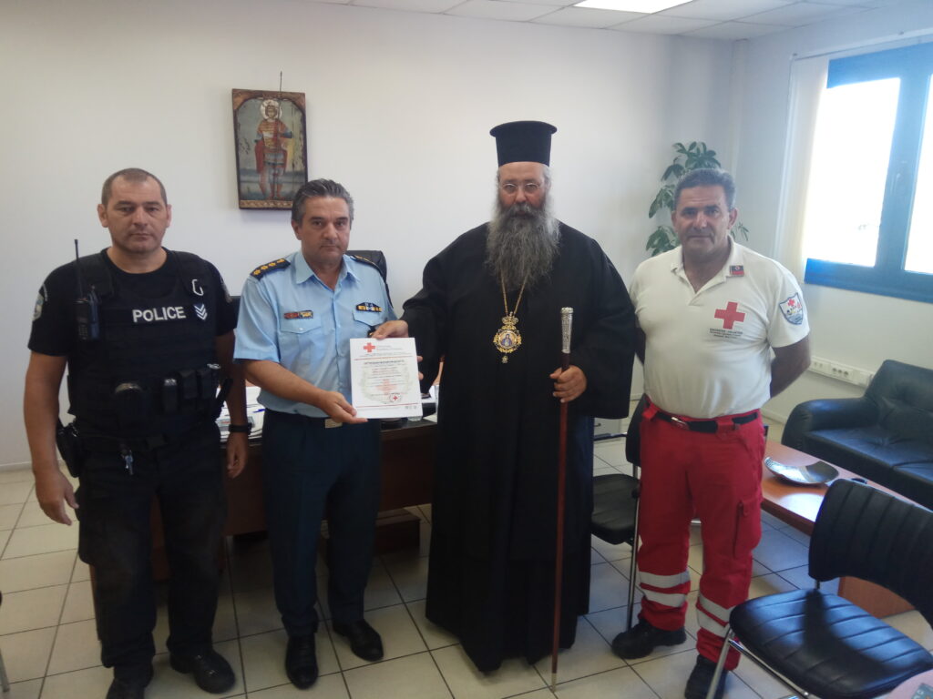 Ο Μητρ. Κίτρους κοντά στους αστυνομικούς Πιερίας