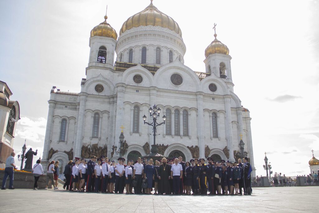 Участники Всероссийского форума «Молодёжный казачий круг» побывали в храме Христа Спасителя