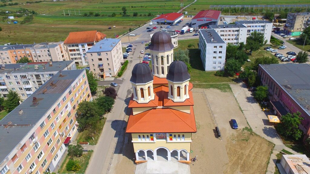Joi va fi sfințită noua catedrală din Moldova Nouă