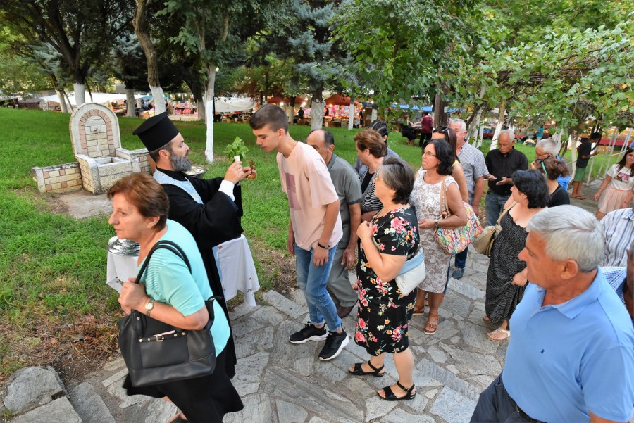 Πλήθος χριστιανών κατέκλεισε το Ιερό Προσκύνημα Μεταμορφώσεως του Σωτήρος Κουρτικίου