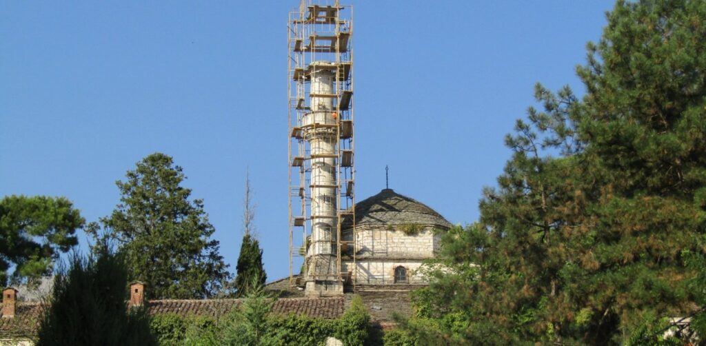 Σκαλωσιές στο «λαβωμένο» τζαμί Ασλάν Πασά στα Γιάννενα