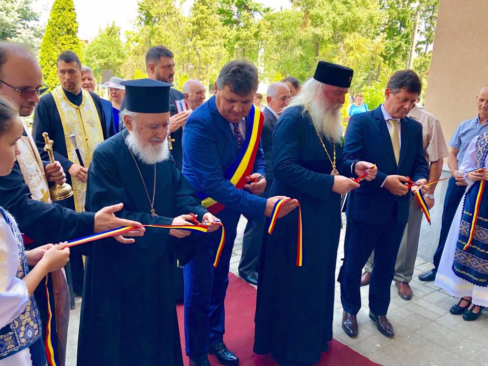 Eforturile preotului și primarului din Vinga apreciate de ierarhii bănățeni