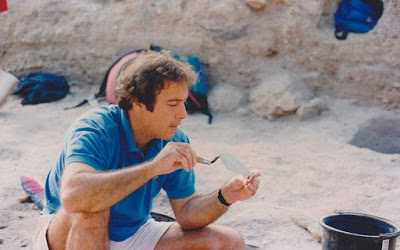 Παρασημοφόρηση του καθηγητή Νίκου Σταμπολίδη από τον Ισπανό πρέσβη