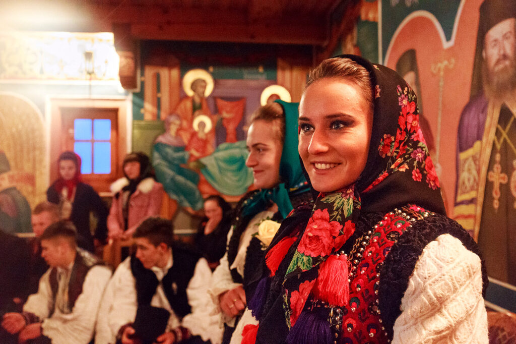 Tinerii Ortodocşi români din Irlanda organizează un festival dedicat tradiţiilor populare