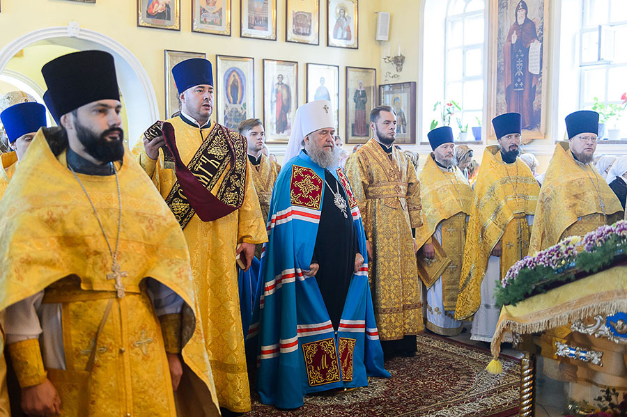 Праздник Изнесения честных Древ Животворящего Креста Господня. Митрополит Александр совершил Литургию в Вознесенском кафедральном соборе Петропавловска