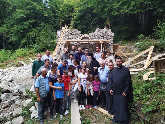 Епископ Јоаникије служио у Павином Пољу