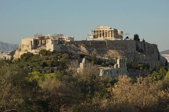 “Εικόνα εγκατάλειψης στα περίξ της Ακρόπολης”