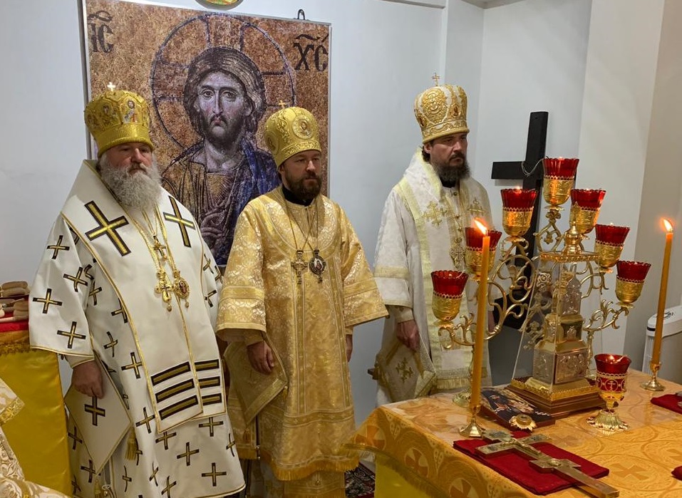 Митрополит Волоколамский Иларион совершил Божественную литургию в храме Рождества Христова г. Тагайтай