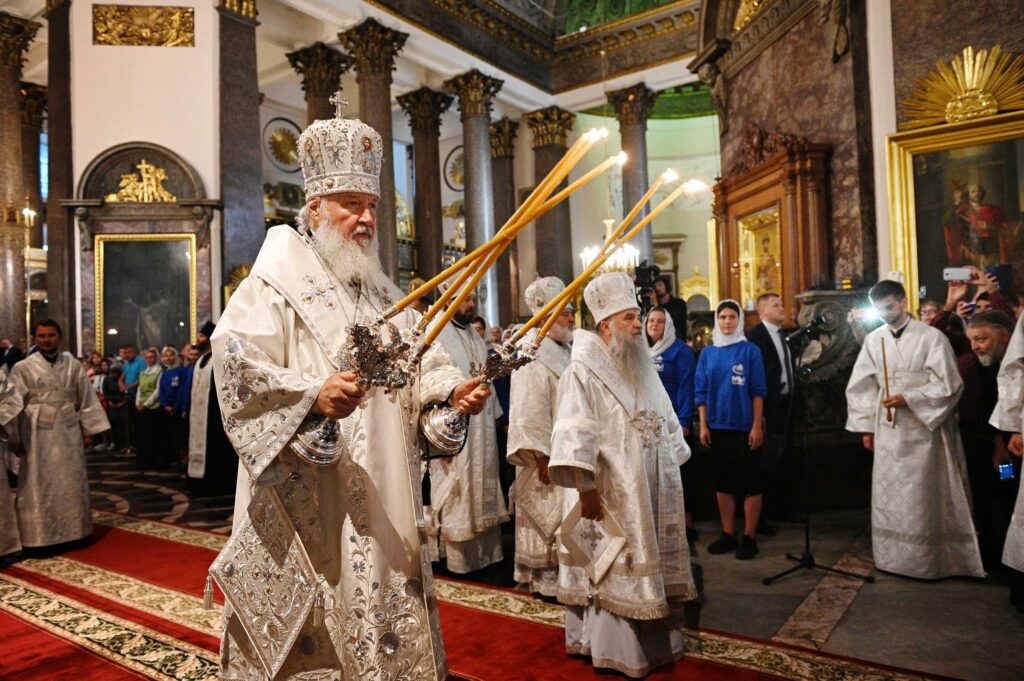 В канун праздника Преображения Господня Святейший Патриарх Кирилл совершил всенощное бдение в Казанском соборе Санкт-Петербурга