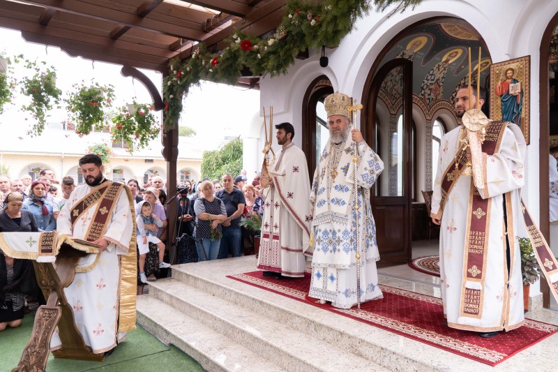 Maica Domnului sădește în noi și între noi florile ascultării de Dumnezeu – Arhiepiscopul Casian
