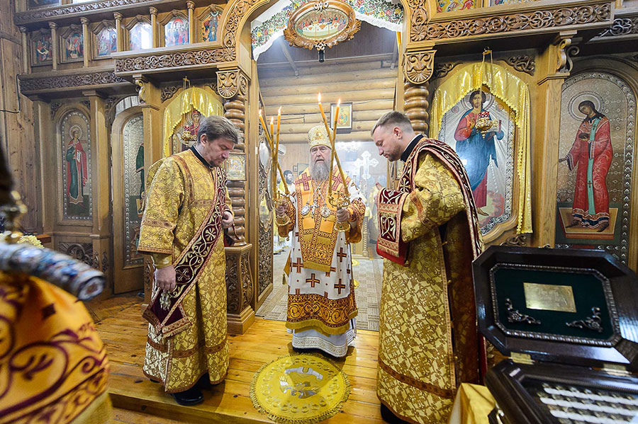 Митрополит Александр совершил Литургию в Покровском монастыре города Уральска