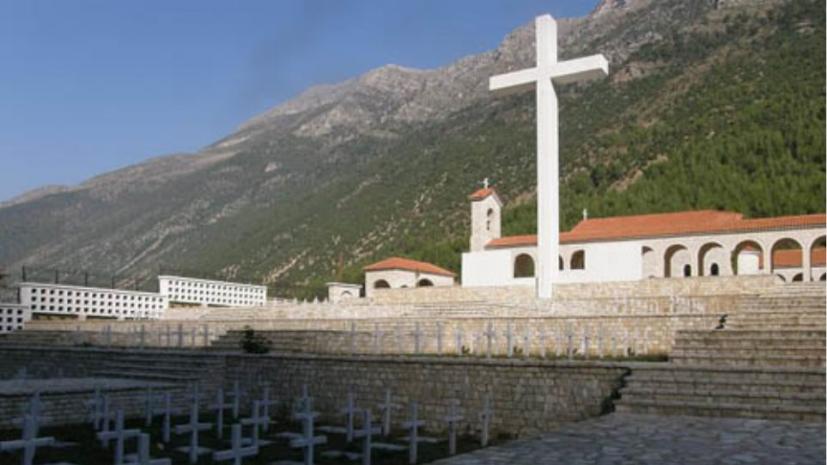 Τελέσθηκε η θρησκευτική τελετή ενταφιασμού των οστών 85 Ελλήνων πεσόντων του 1940