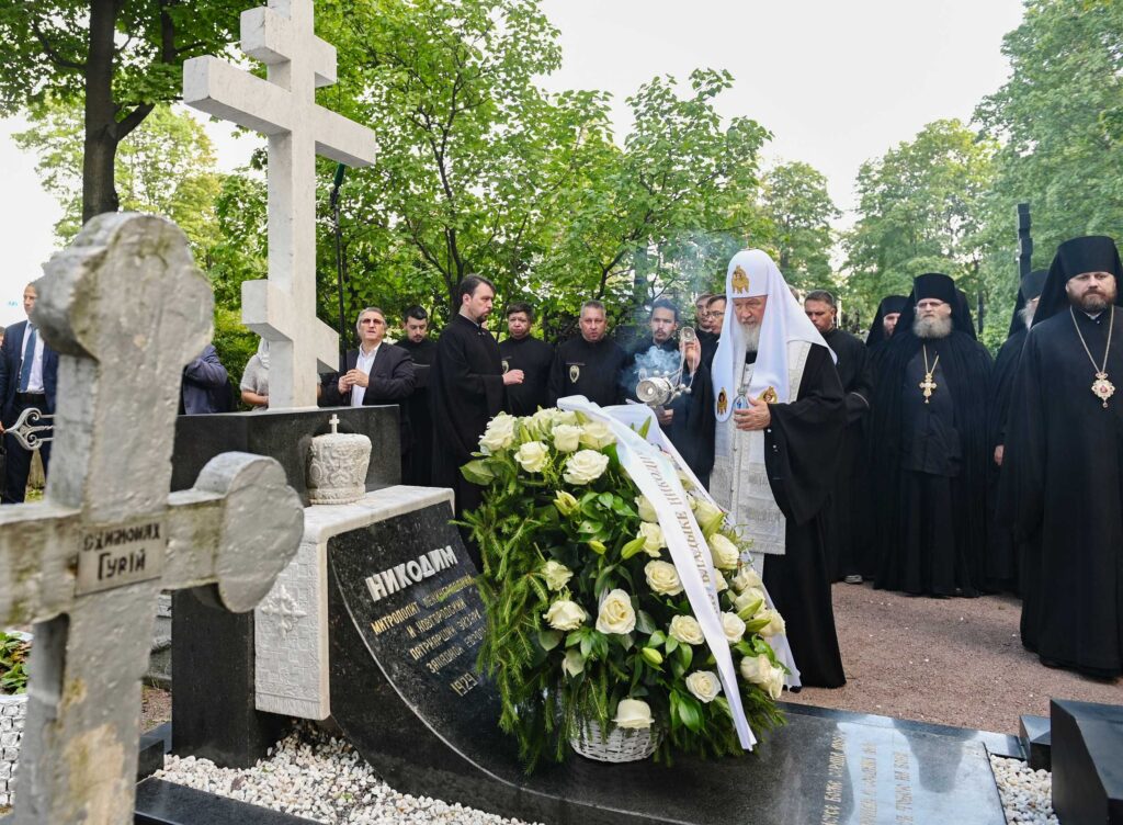 Святейший Патриарх Кирилл посетил Большеохтинское кладбище Санкт-Петербурга и Александро-Невскую лавру