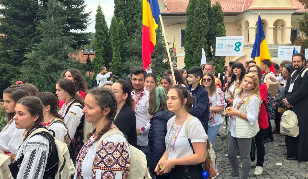 Peste 700 de tineri au elogiat la ITO Brașov satul tradițional românesc