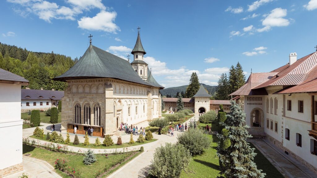 Putna: 550 de ani de la sfințirea primei ctitorii a Sf. Ștefan cel Mare (Program)