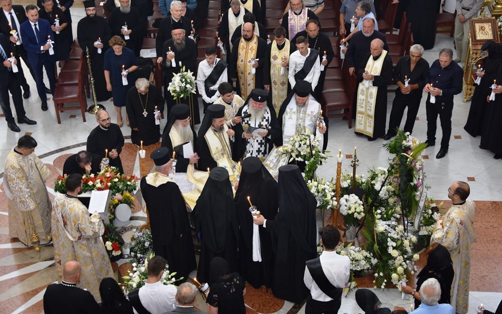 Mama Episcopului Lucian a fost condusă pe ultimul drum