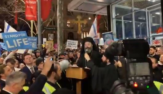 O Αρχιεπ. Αυστραλίας διαδηλώνει κατά των αμβλώσεων