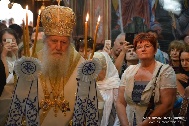 Патриаршеска св. литургия в Троянската св. обител по повод Успение Богородично