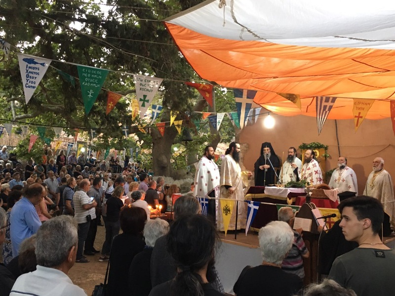 Χιλιάδες οι προσκυνητές στην έρημο του Γκιώνα