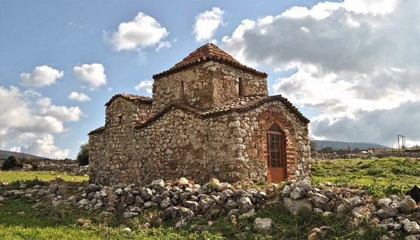 Το ιστορικό μοναστήρι της Παναγίας στο όρος Αραχναίο