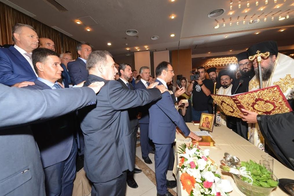 “Η αγία μητέρα Εκκλησία, σας περιβάλει με στοργή”