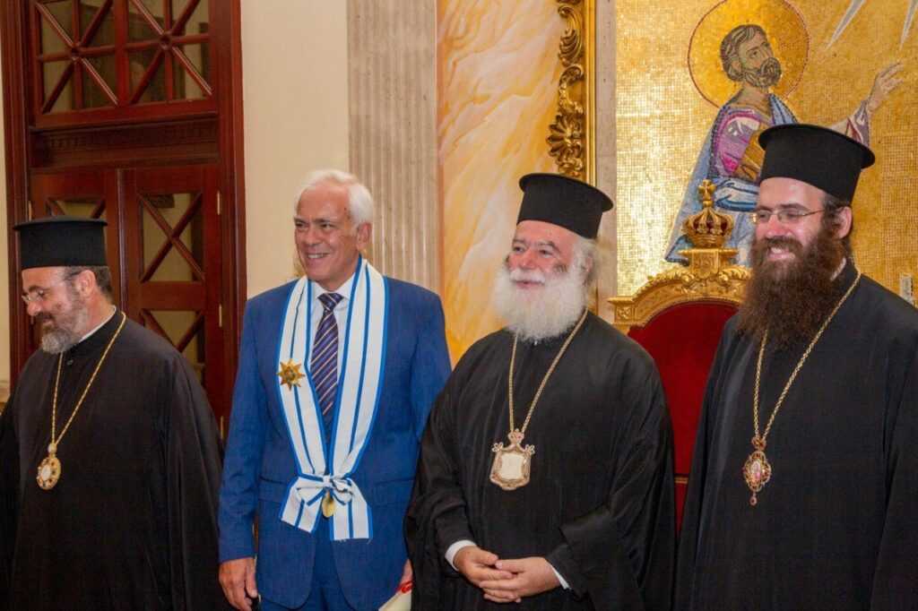 Τον Μεγαλόσταυρο του Τάγματος του Λεόντος απένειμε ο Πατριάρχης Θεόδωρος
