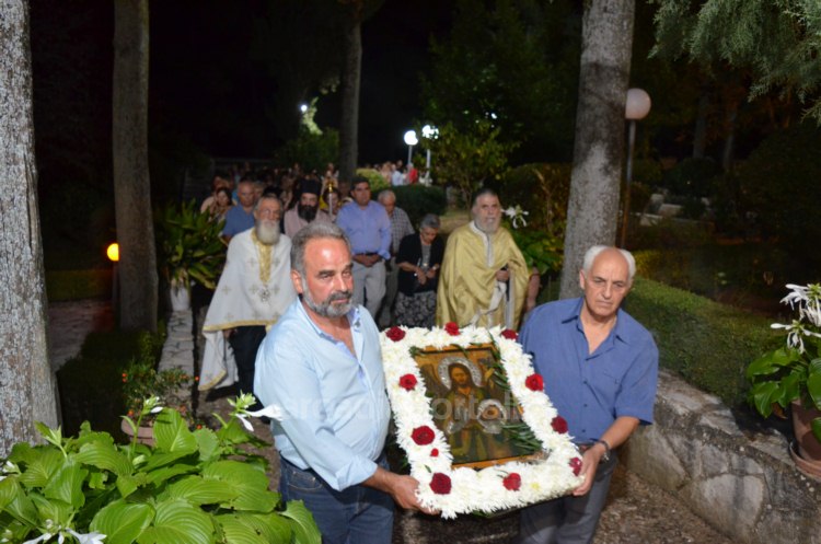 Εσπερινός στο εξωκκλήσι του Αγίου Ιωάννου του Προδρόμου στο χωριό Θάνα