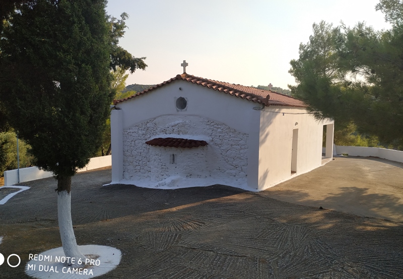 Πανηγυρίζει το εκκλησάκι της Μεταμορφώσεως του Σωτήρος Φύλλων Χαλκίδος