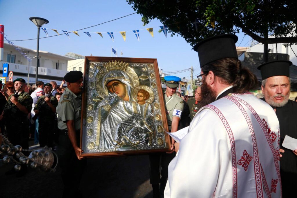 Έφθασε η Ιερά Εικόνα της Παναγίας της Παραμυθίας στην Κρήτη