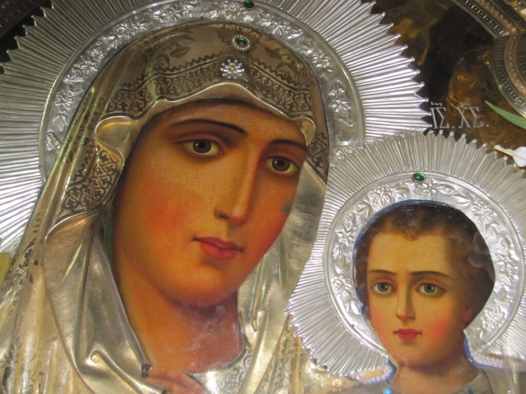 “Μονάχα στην Ελλάδα προσκυνείται η Παναγία με τον πρεπουμένο τρόπο”