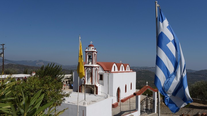 Η Ιερά Μονή Αρταμίτου και το ξυλόγλυπτο επιχρυσωμένο τέμπλο