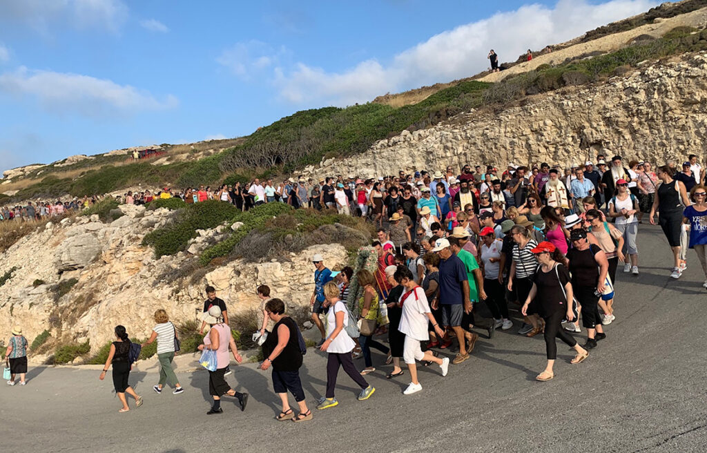 Εκατοντάδες πιστών στη μεταφορά 12 χλμ. της Παναγίας Φανερωμένης
