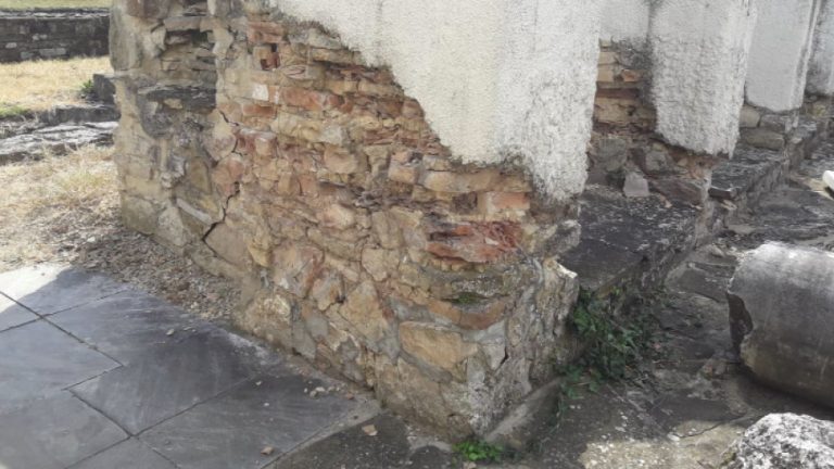Με κατάρρευση κινδυνεύει ιστορικός ναός στη Βουλγαρία