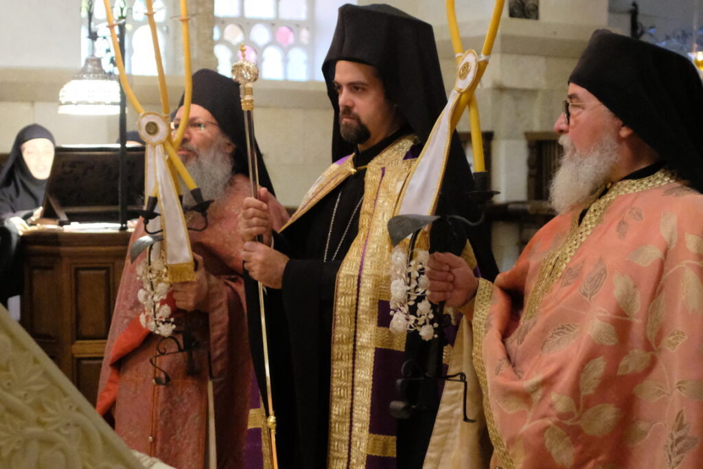 Αγρυπνία στην Ιερά Μονή της Αγίας Σκέπης Σολάν στη Νότια Γαλλία