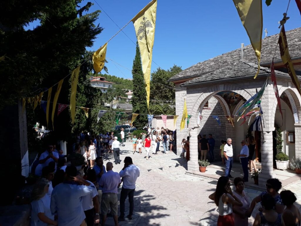 Πλήθος πιστών τίμησε την Παναγία στη Δερβιτσάνη