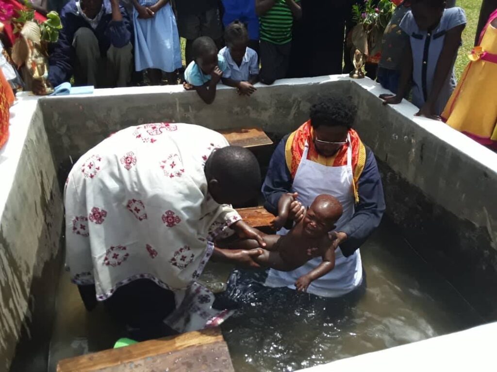 “Πορευθέντες μαθητεύσατε πάντα τὰ ἔθνη, βαπτίζοντες αὐτοὺς” – Με αμείωτο ρυθμό συνεχίζονται οι βαπτίσεις στην Ιεραποστολή της Αφρικής