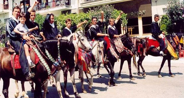 Ήθη και έθιμα του Δεκαπενταύγουστου: Οι καβαλάρηδες της Σιάτιστας